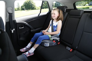 Minimum age for outlet front seat passengers